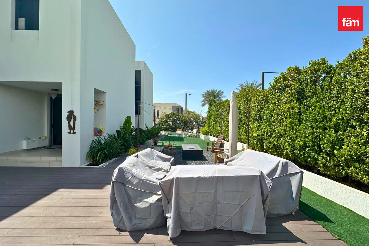 6100 Sqft | Largest plot | Call now-9