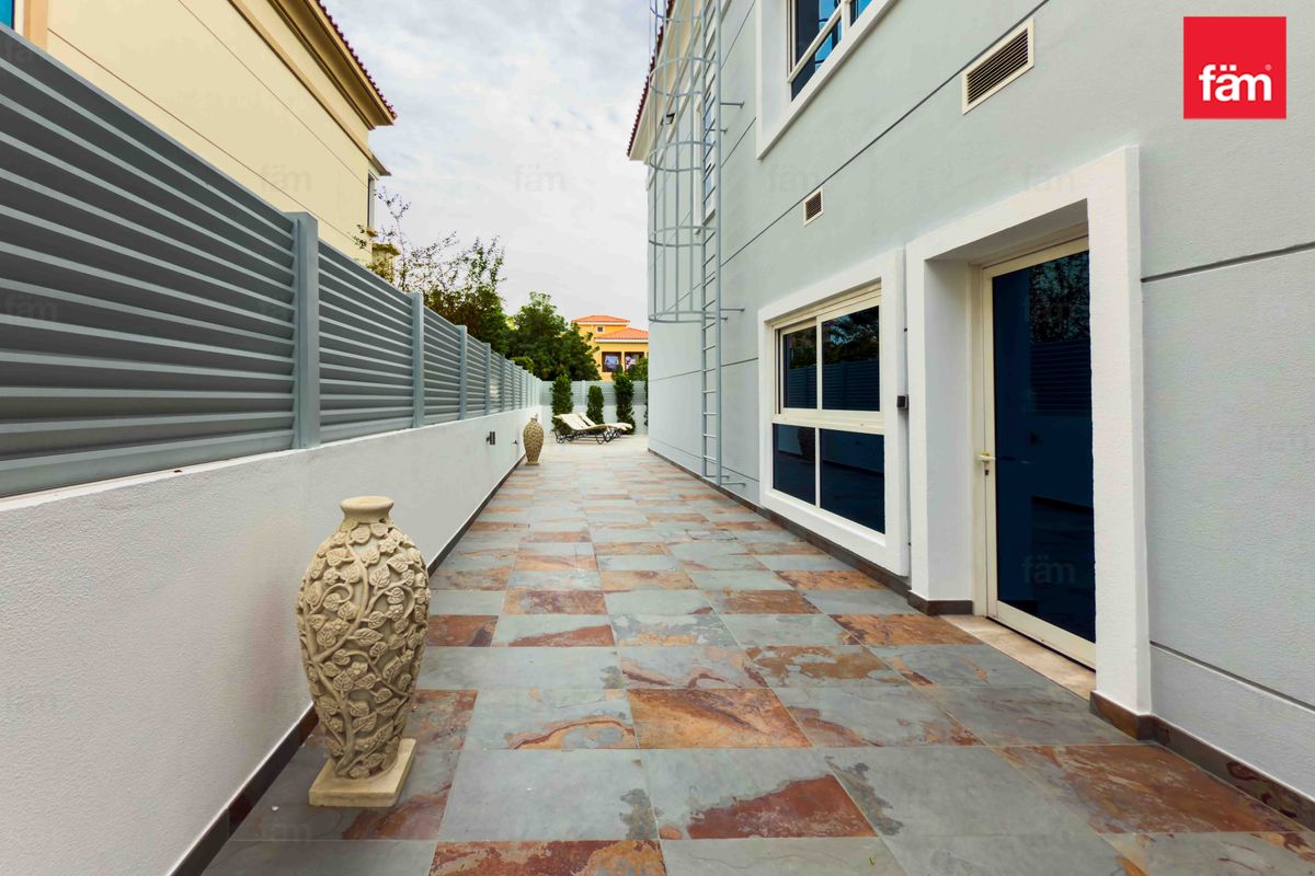 VOT | Stunning 5BR Custom Built | Single Row Villa-26