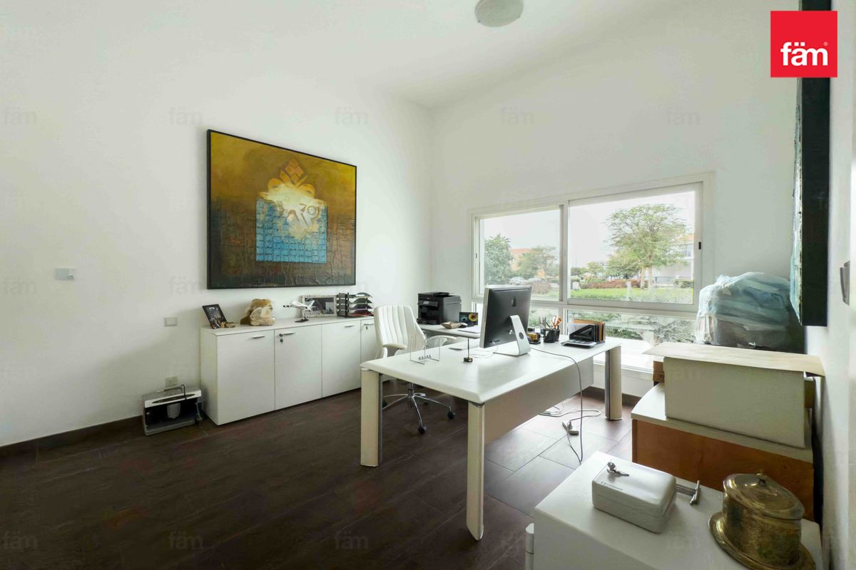 VOT | Stunning 5BR Custom Built | Single Row Villa-11
