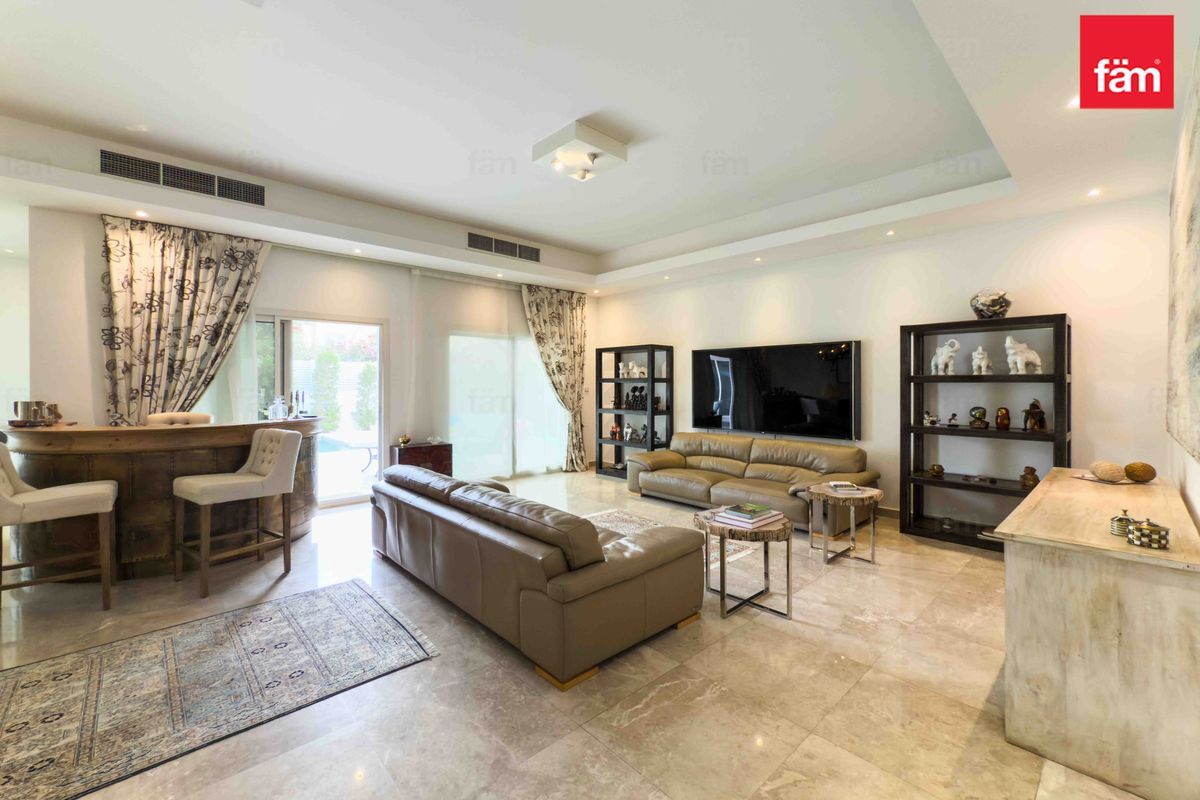 VOT | Stunning 5BR Custom Built | Single Row Villa-7