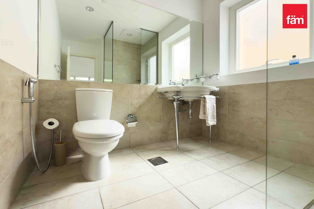 VOT | Stunning 5BR Custom Built | Single Row Villa-12