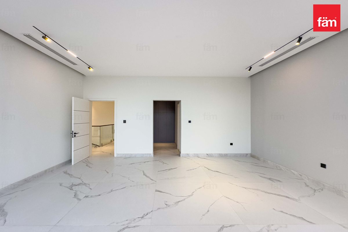Brand New | upgraded | Pool | Vacant | Emaar-11
