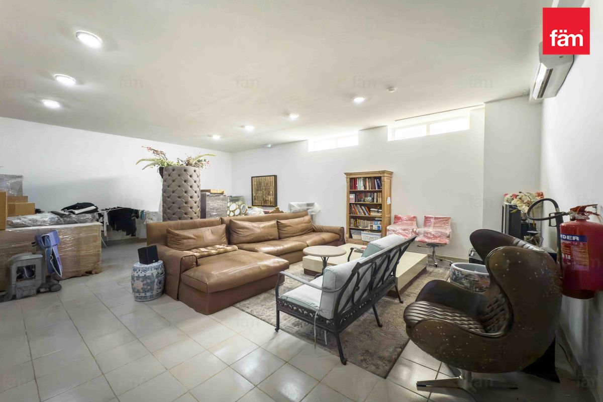 VOT | Stunning 5BR Custom Built | Single Row Villa-23