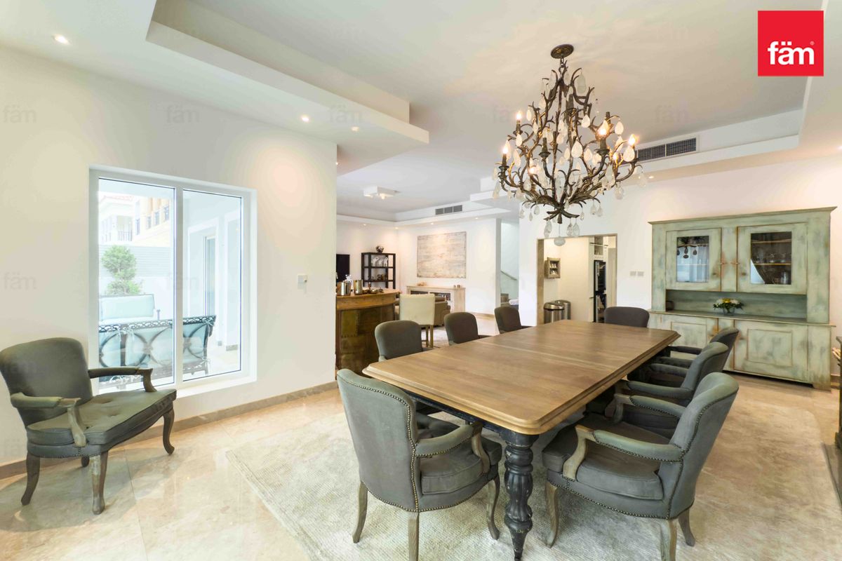 VOT | Stunning 5BR Custom Built | Single Row Villa-9