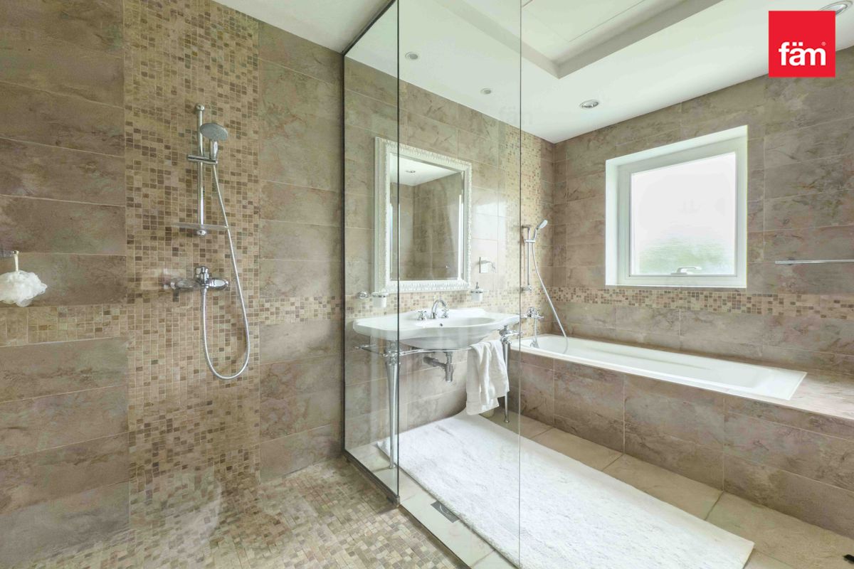 VOT | Stunning 5BR Custom Built | Single Row Villa-15