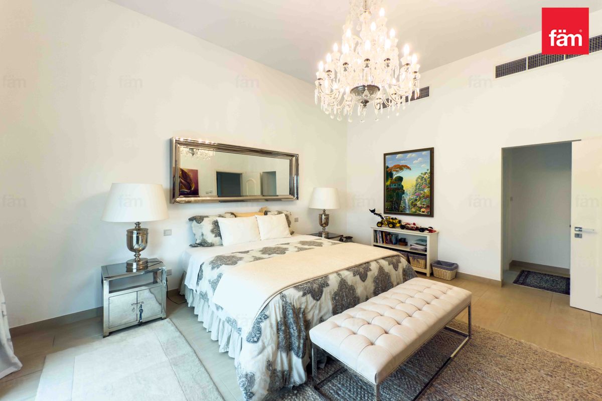 VOT | Stunning 5BR Custom Built | Single Row Villa-19