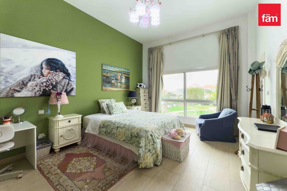 VOT | Stunning 5BR Custom Built | Single Row Villa-17