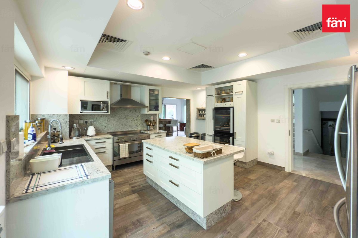VOT | Stunning 5BR Custom Built | Single Row Villa-10