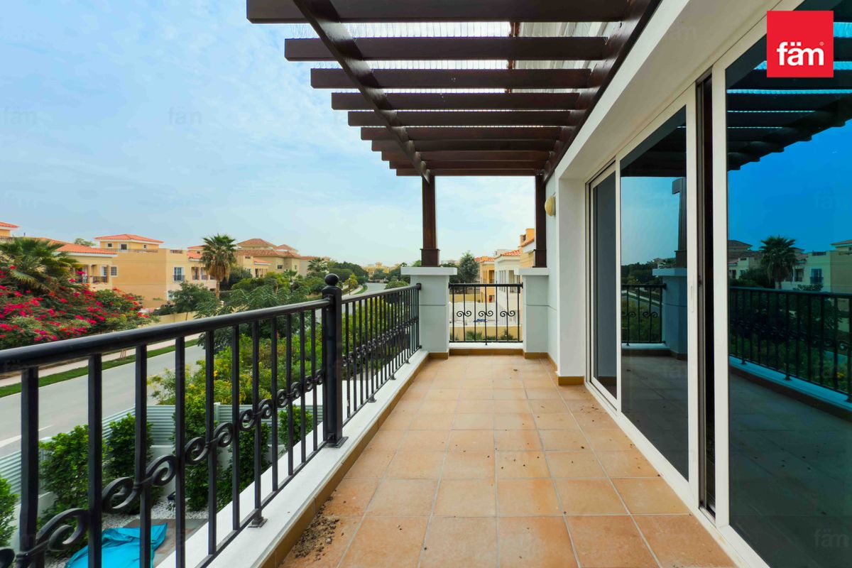 VOT | Stunning 5BR Custom Built | Single Row Villa-16