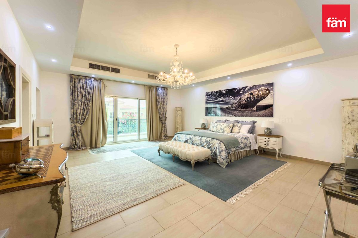 VOT | Stunning 5BR Custom Built | Single Row Villa-14