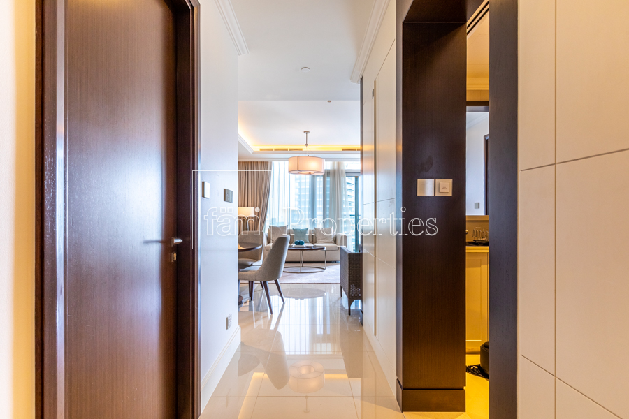Genuine High Floor Creek View in T3! Vacant-16