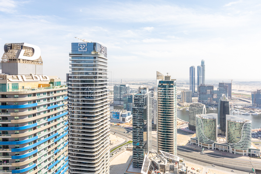 Genuine High Floor Creek View in T3! Vacant-25