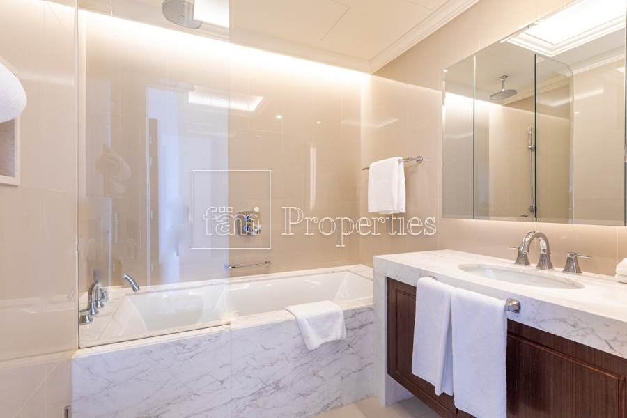 Genuine High Floor Creek View in T3! Vacant-9