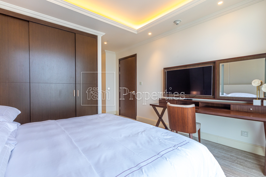 Genuine High Floor Creek View in T3! Vacant-7